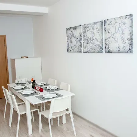 Auras In The Center Of Apartment